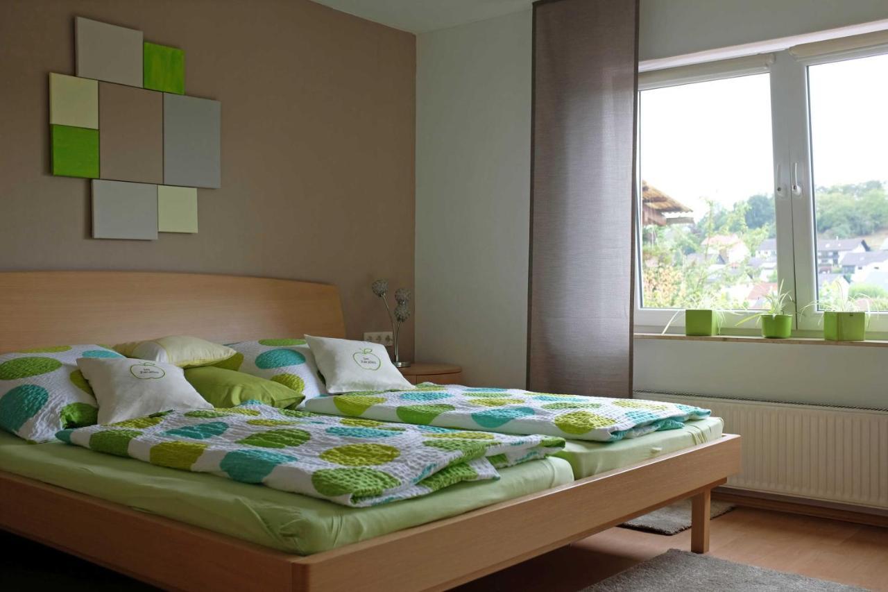 Ferienwohnung Im Paradies Momlingen Exterior photo